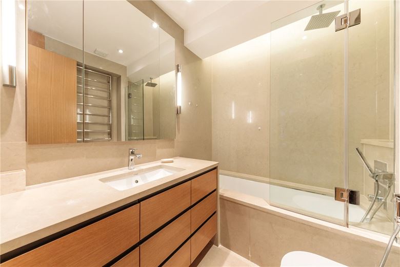 3 bedroom flat, Brompton Road, Knightsbridge SW3 - Available
