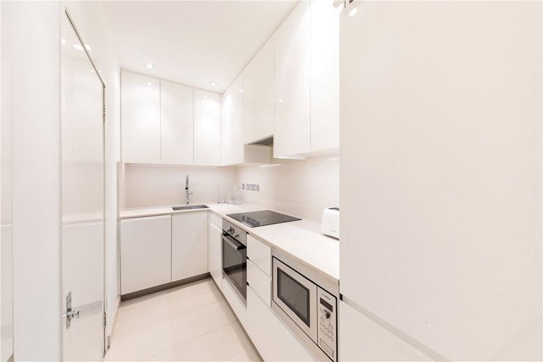 3 bedroom flat, Brompton Road, Knightsbridge SW3 - Available