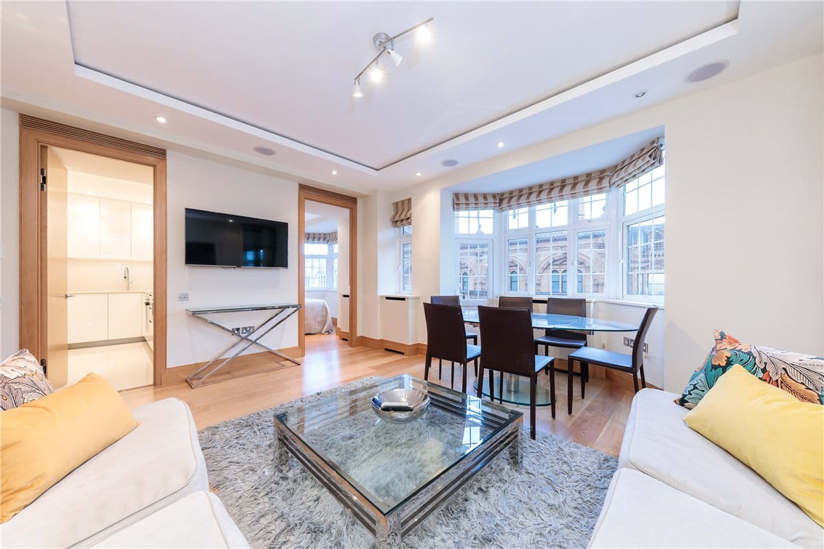 3 bedroom flat, Brompton Road, Knightsbridge SW3 - Available