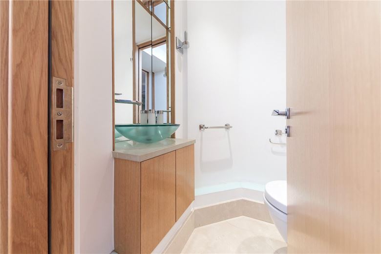 3 bedroom flat, Brompton Road, Knightsbridge SW3 - Available