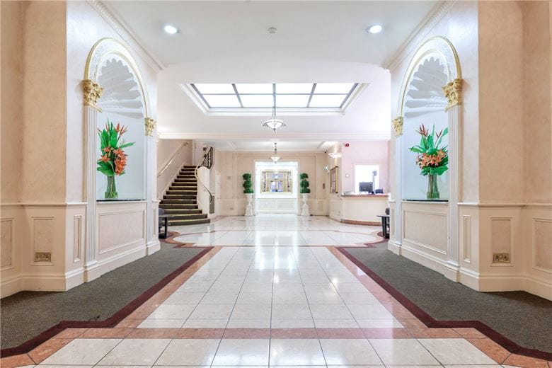 3 bedroom flat, Brompton Road, Knightsbridge SW3 - Available