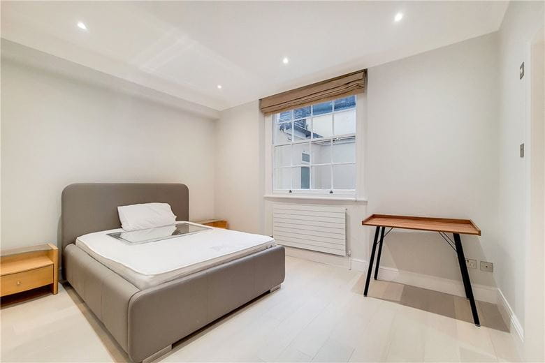 1 bedroom flat, Chesham Street, Belgravia SW1X - Available