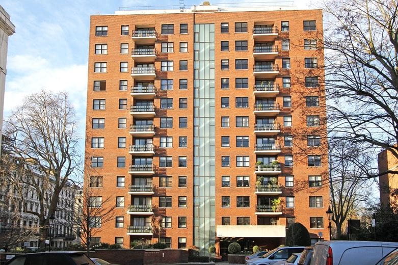 3 bedroom flat, Ennismore Gardens, London SW7 - Available