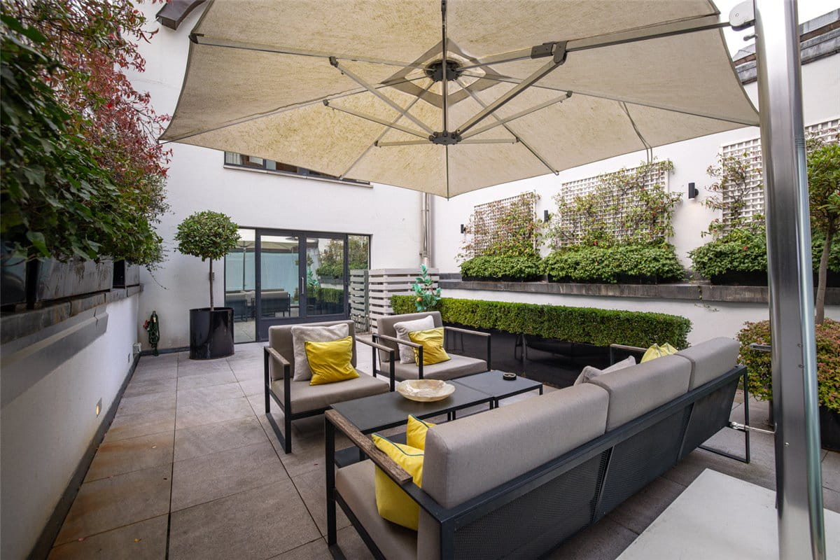 4 bedroom house, Cheval Place, Knightsbridge SW7 - Available