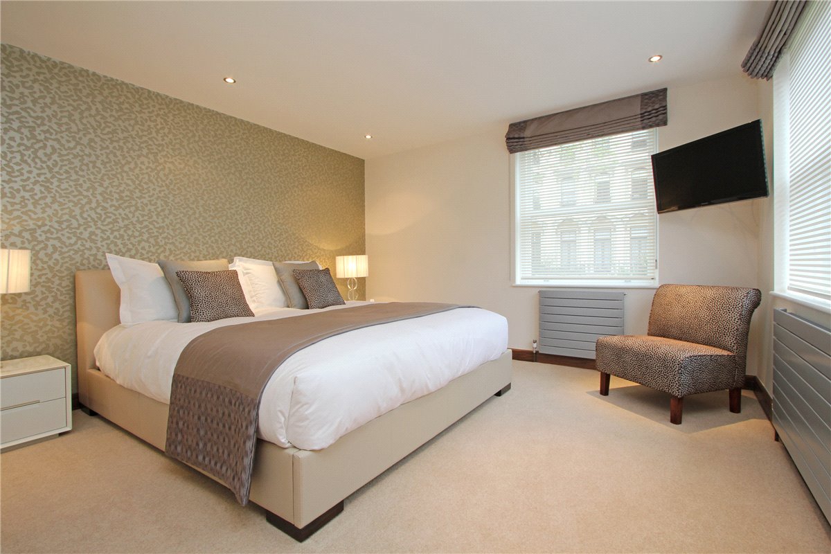 2 bedroom flat, Ennismore Gardens, London SW7 - Available