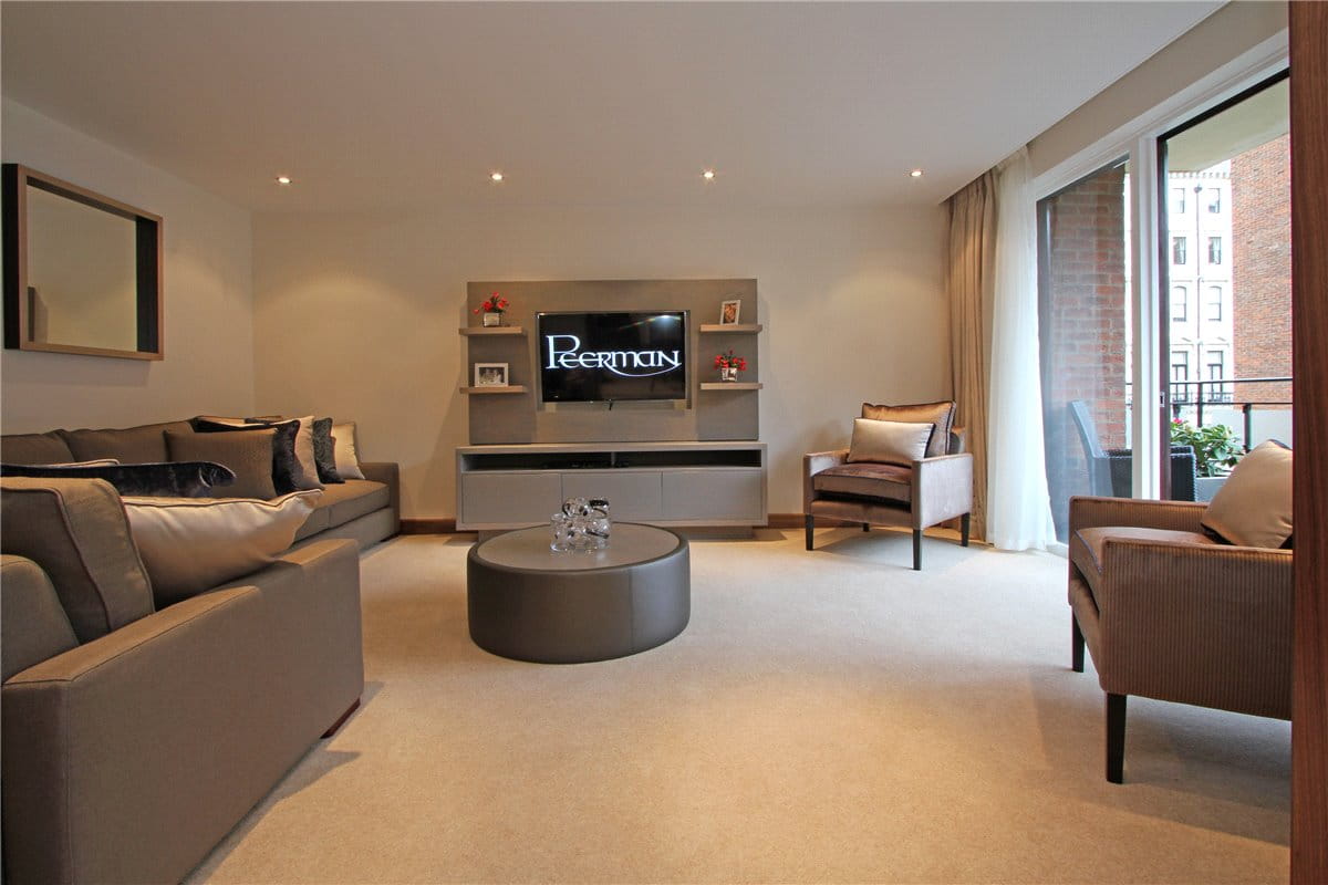 2 bedroom flat, Ennismore Gardens, London SW7 - Available