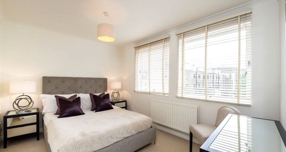 2 bedroom flat, Fulham Road, Chelsea SW3 - Available