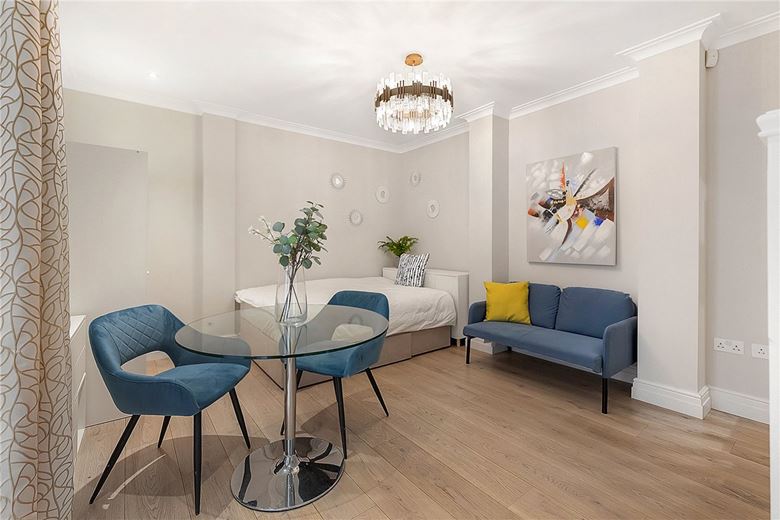  bedroom flat, Queen's Gate, South Kensington SW7