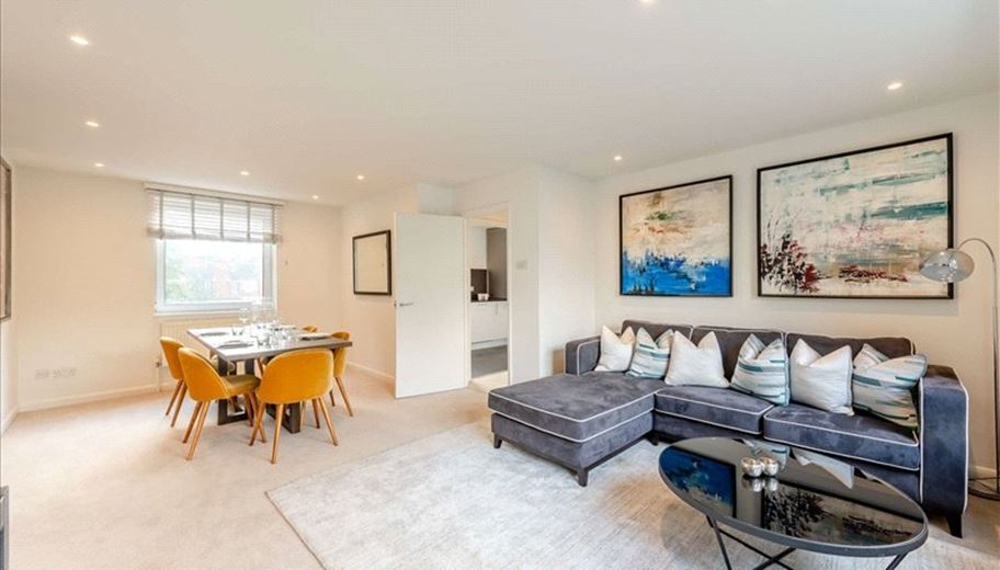 2 bedroom flat, Fulham Road, Chelsea SW3 - Available