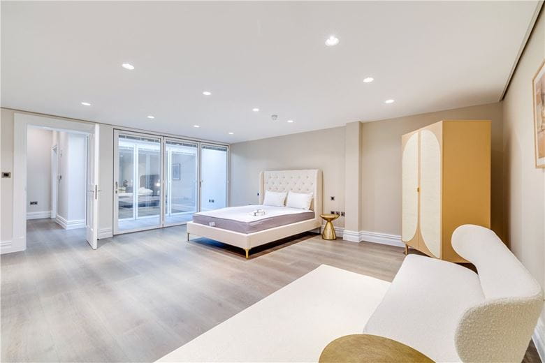 4 bedroom house, Queens Gate Mews, South Kensington SW7 - Available