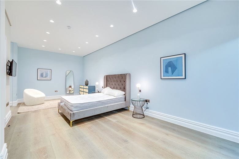 4 bedroom house, Queens Gate Mews, South Kensington SW7 - Available