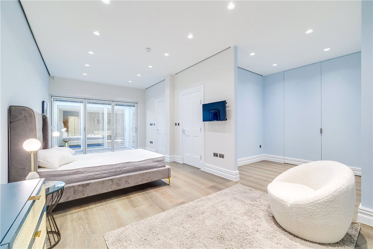4 bedroom house, Queens Gate Mews, South Kensington SW7 - Available
