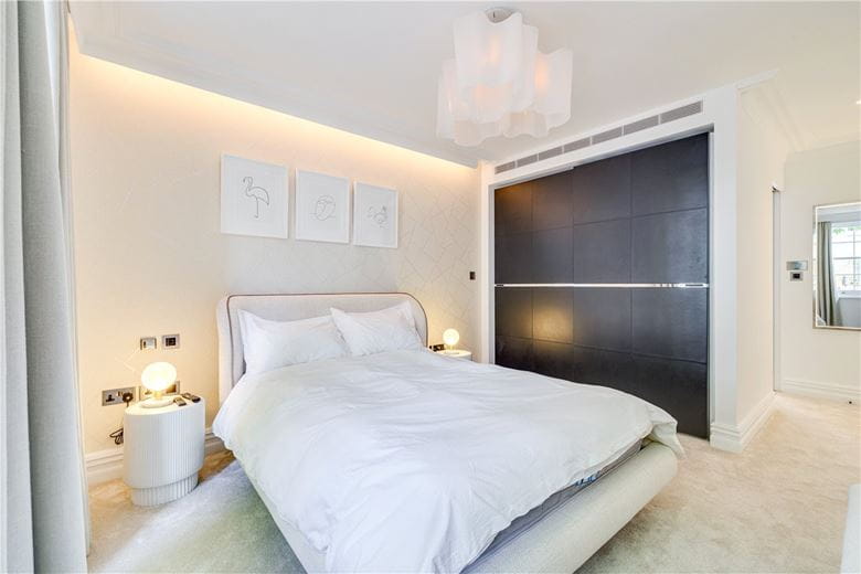 4 bedroom house, Queens Gate Mews, South Kensington SW7 - Available