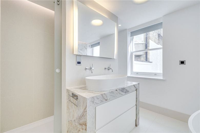 4 bedroom house, Queens Gate Mews, South Kensington SW7 - Available