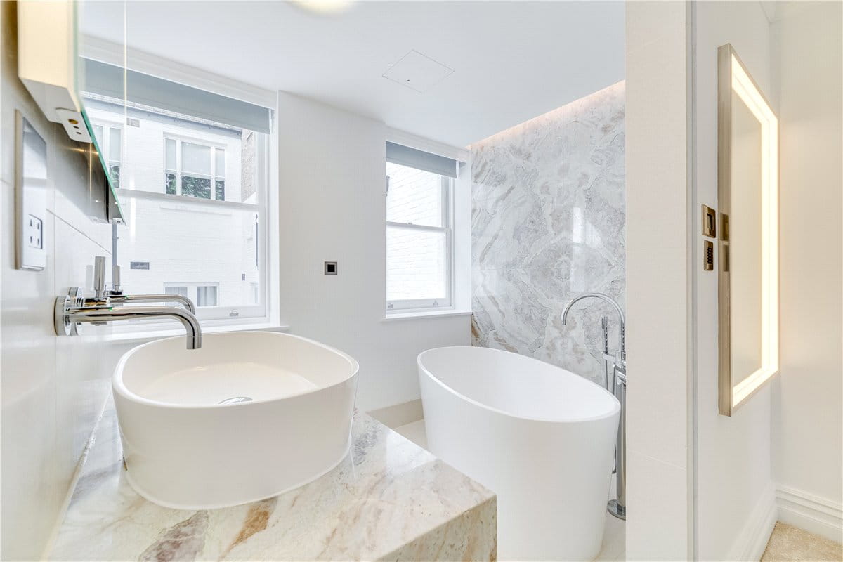 4 bedroom house, Queens Gate Mews, South Kensington SW7 - Available