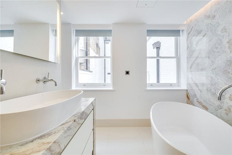 4 bedroom house, Queens Gate Mews, South Kensington SW7 - Available