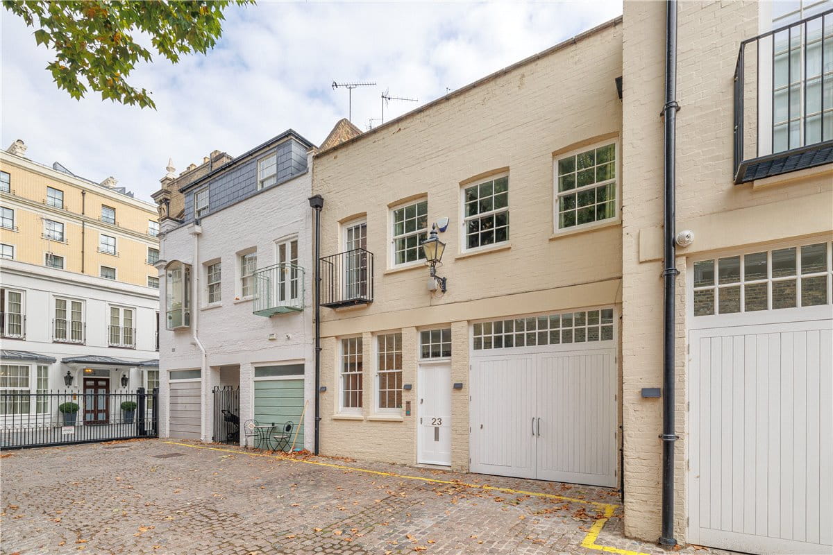 4 bedroom house, Queens Gate Mews, South Kensington SW7 - Available