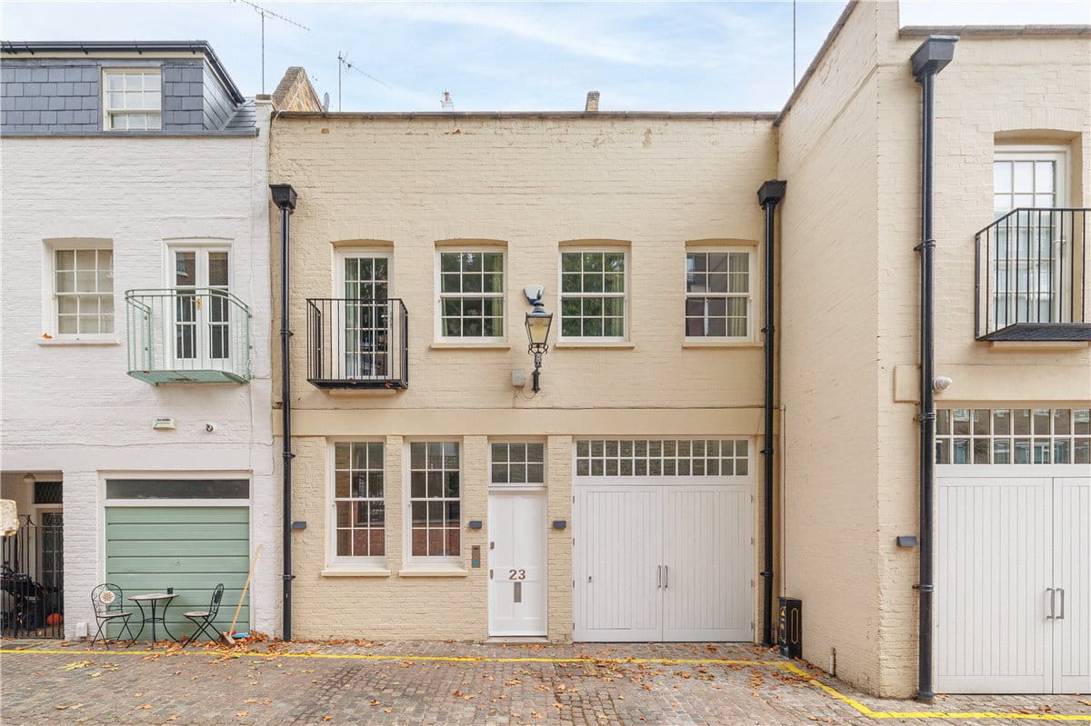 4 bedroom house, Queens Gate Mews, South Kensington SW7 - Available