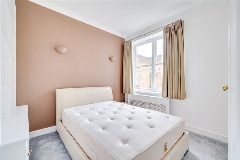 2 bedroom flat, Earls Court Square, Earls Court SW5