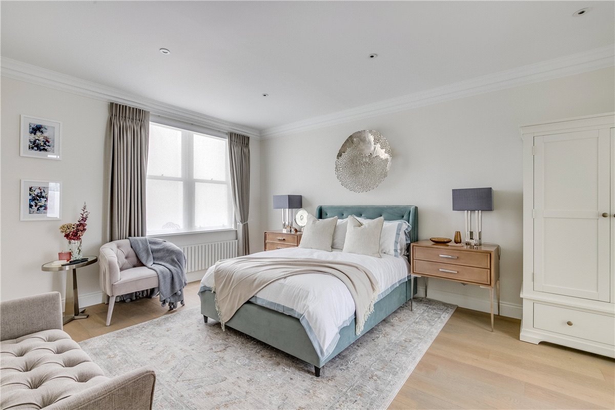 2 bedroom flat, Queen's Gate, South Kensington SW7 - Available