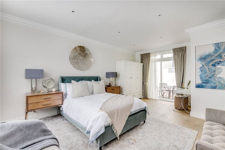 2 bedroom flat, Queen's Gate, South Kensington SW7 - Available