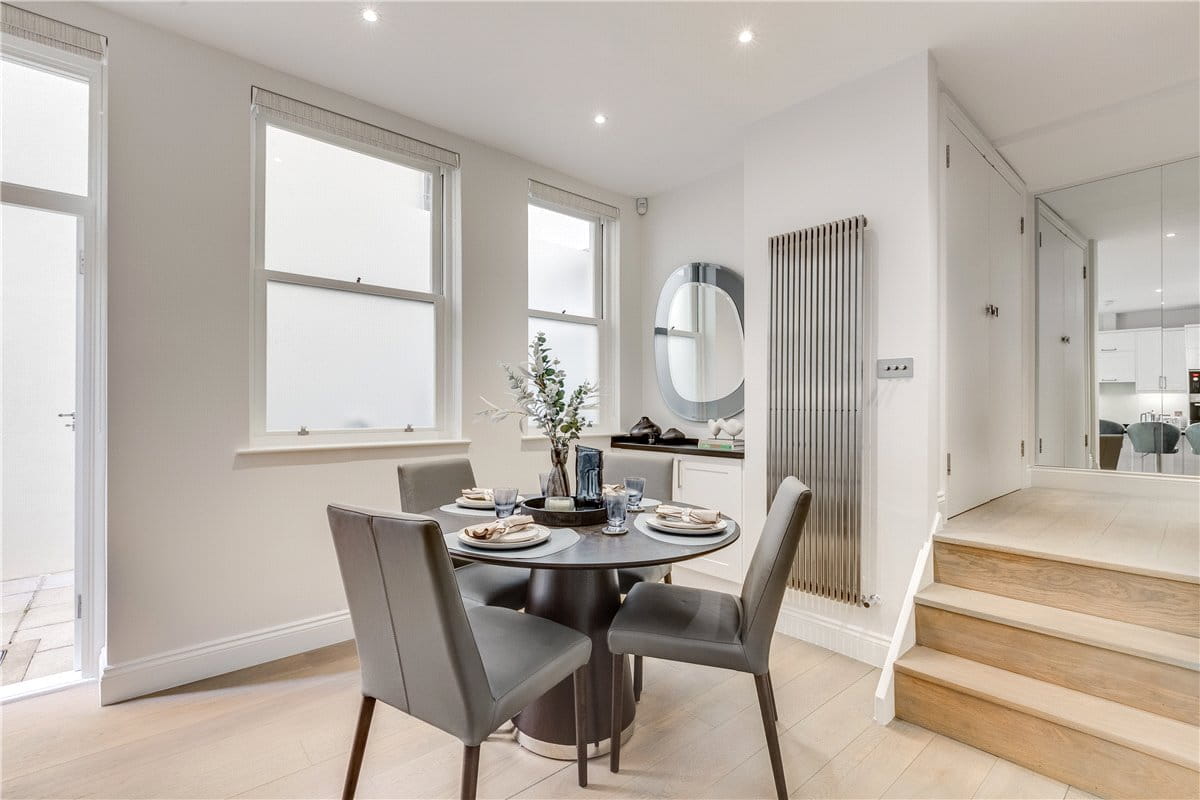 2 bedroom flat, Queen's Gate, South Kensington SW7 - Available