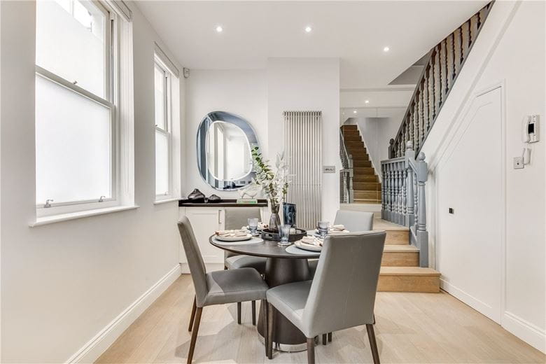 2 bedroom flat, Queen's Gate, South Kensington SW7 - Available