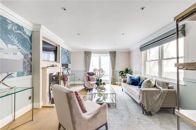 2 bedroom flat, Queen's Gate, South Kensington SW7 - Available