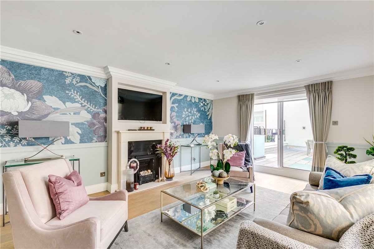 2 bedroom flat, Queen's Gate, South Kensington SW7 - Available