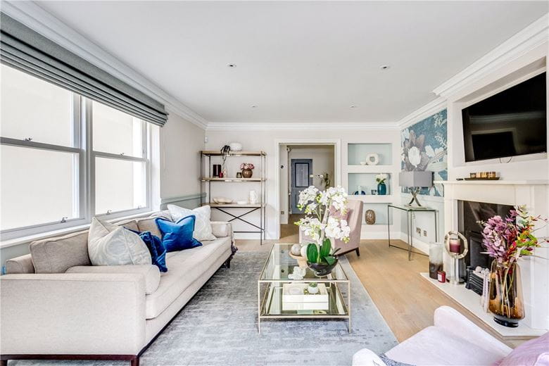 2 bedroom flat, Queen's Gate, South Kensington SW7 - Available