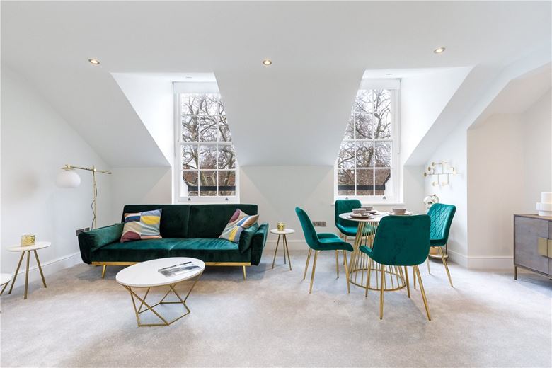 2 bedroom flat, Bolton Gardens, Earls Court SW5 - Available