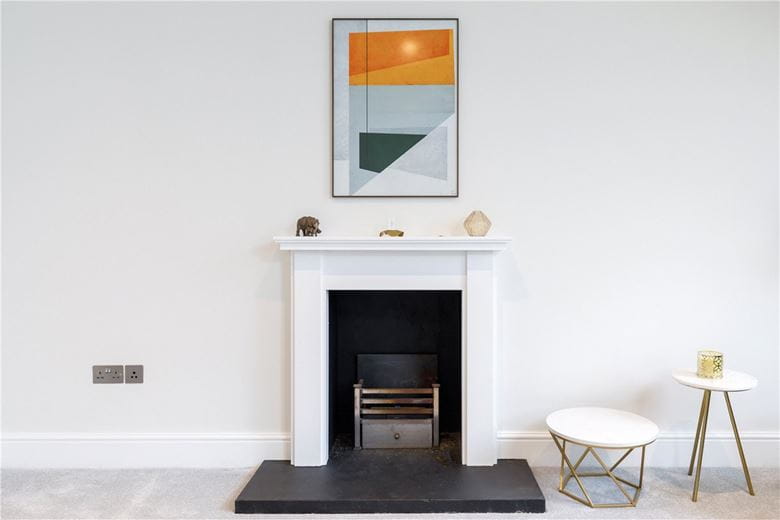 2 bedroom flat, Bolton Gardens, Earls Court SW5 - Available