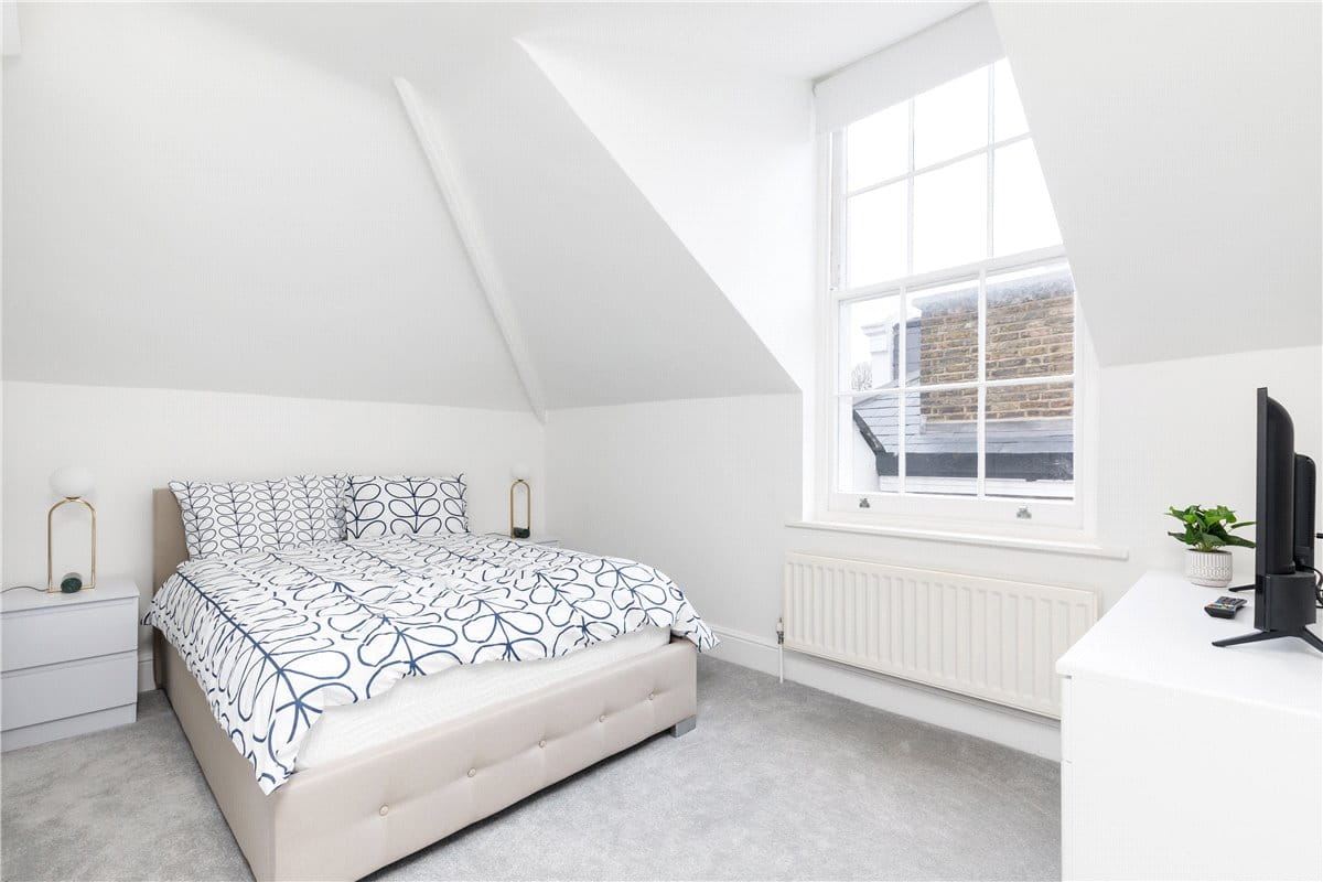 2 bedroom flat, Bolton Gardens, Earls Court SW5 - Available