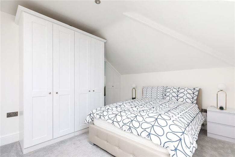 2 bedroom flat, Bolton Gardens, Earls Court SW5 - Available