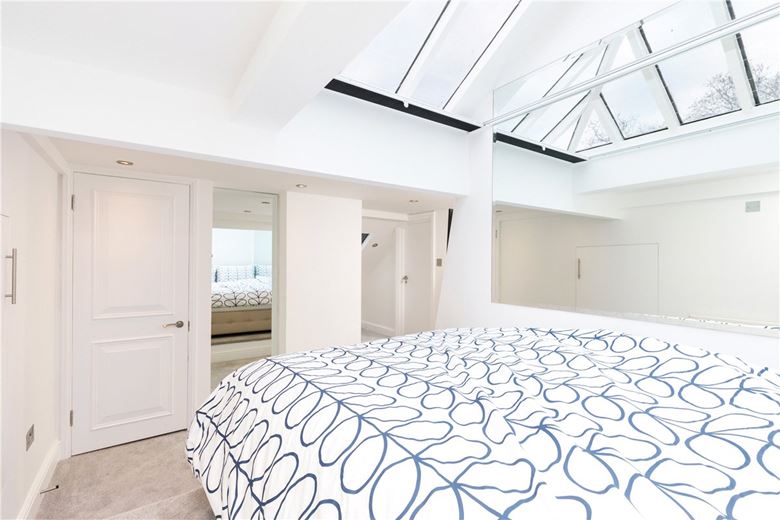 2 bedroom flat, Bolton Gardens, Earls Court SW5 - Available