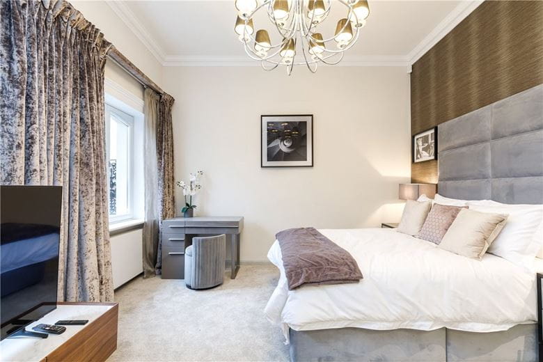 3 bedroom maisonette, Beaufort Gardens, Knightsbridge SW3 - Available