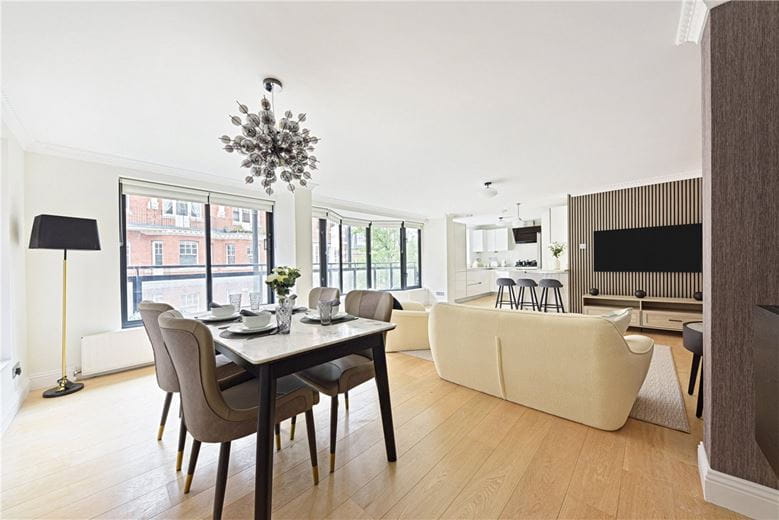 3 bedroom flat, Drayton Gardens, Chelsea SW10 - Available