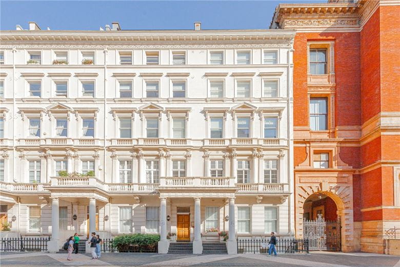 2 bedroom flat, Princes Gate, South Kensington SW7