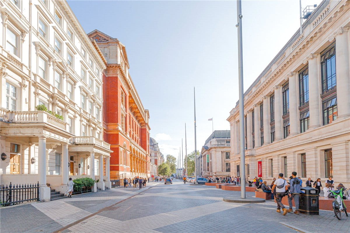 2 bedroom flat, Princes Gate, South Kensington SW7