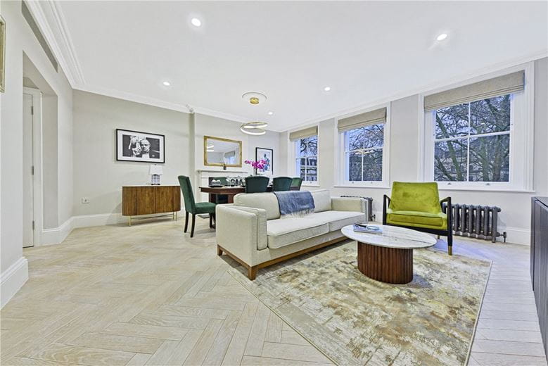 3 bedroom maisonette, Kensington Gardens Square, Bayswater W2 - Available