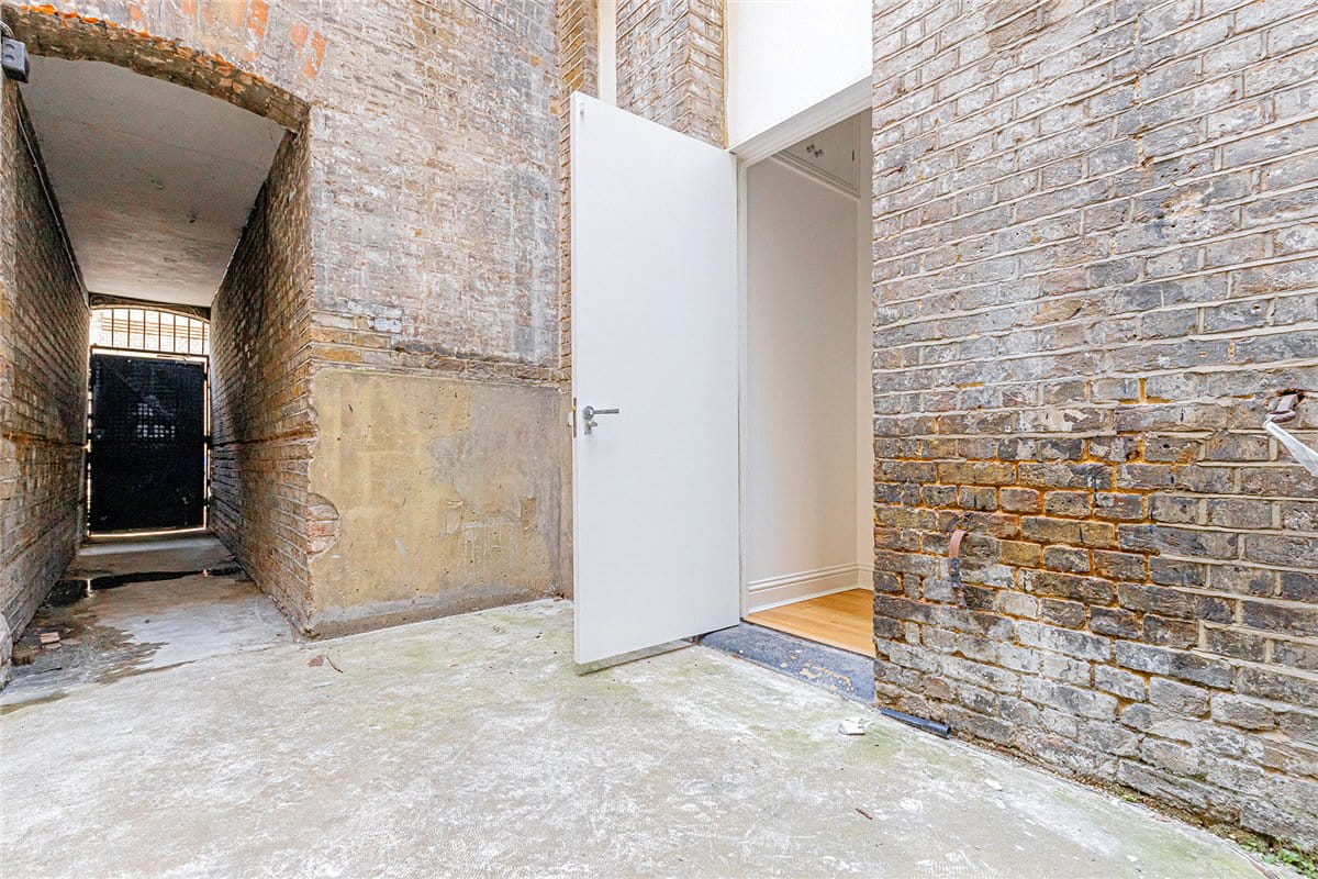 2 bedroom house, Egerton Gardens Mews, Knightsbridge SW3 - Available