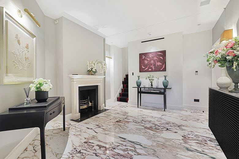 3 bedroom flat, Pont Street, Knightsbridge SW1X - Available