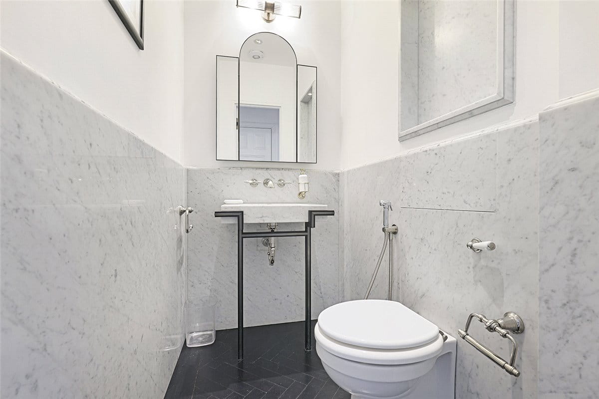 3 bedroom flat, Pont Street, Knightsbridge SW1X - Available