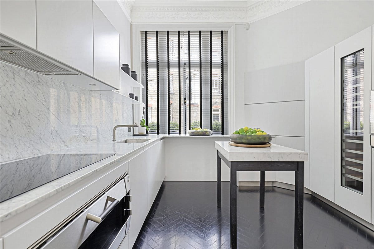 3 bedroom flat, Pont Street, Knightsbridge SW1X - Available