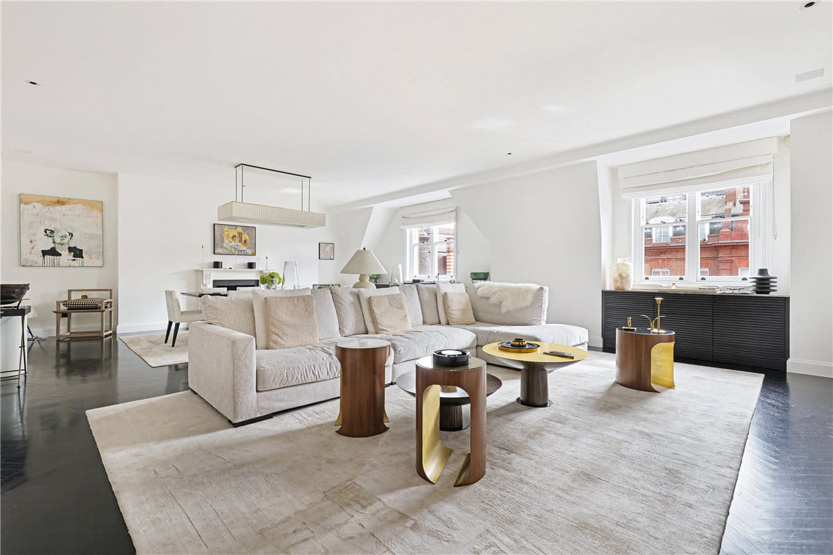 3 bedroom flat, Pont Street, Knightsbridge SW1X - Available