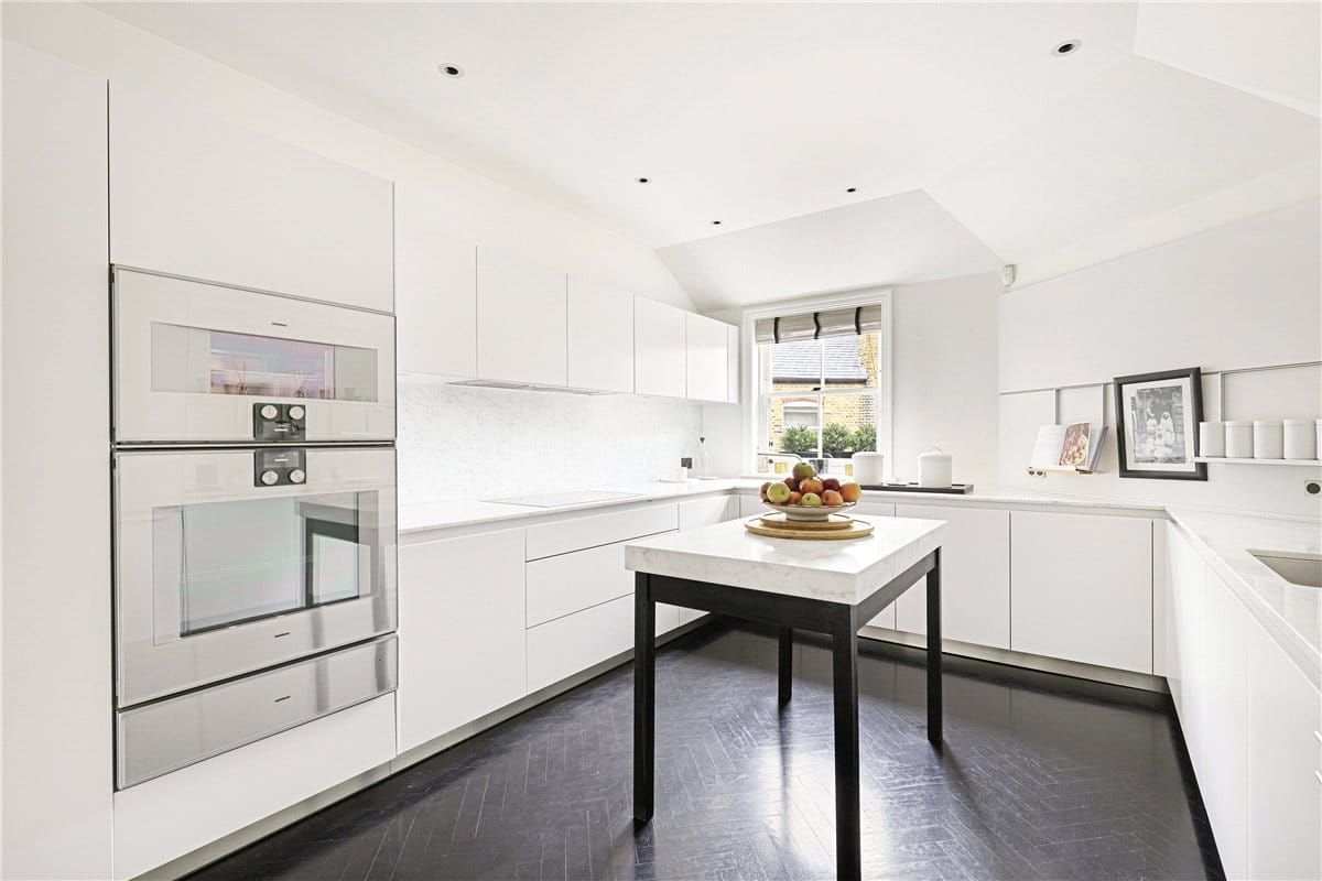3 bedroom flat, Pont Street, Knightsbridge SW1X - Available