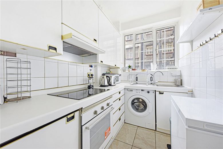 1 bedroom flat, Kensington High Street, London W14