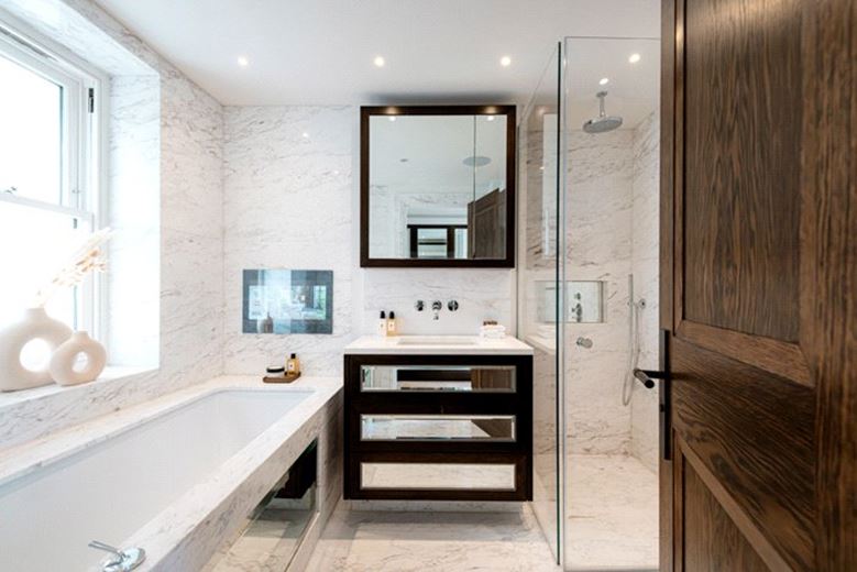 2 bedroom flat, Prince of Wales Terrace, Kensington W8 - Available