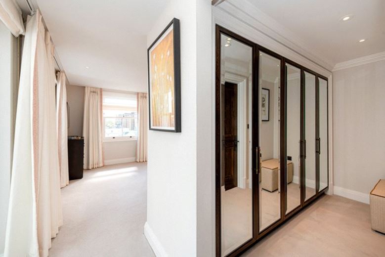 2 bedroom flat, Prince of Wales Terrace, Kensington W8 - Available