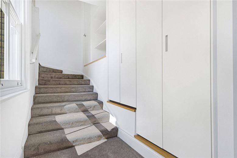  bedroom flat, Egerton Gardens Mews, Knightsbridge SW3 - Available